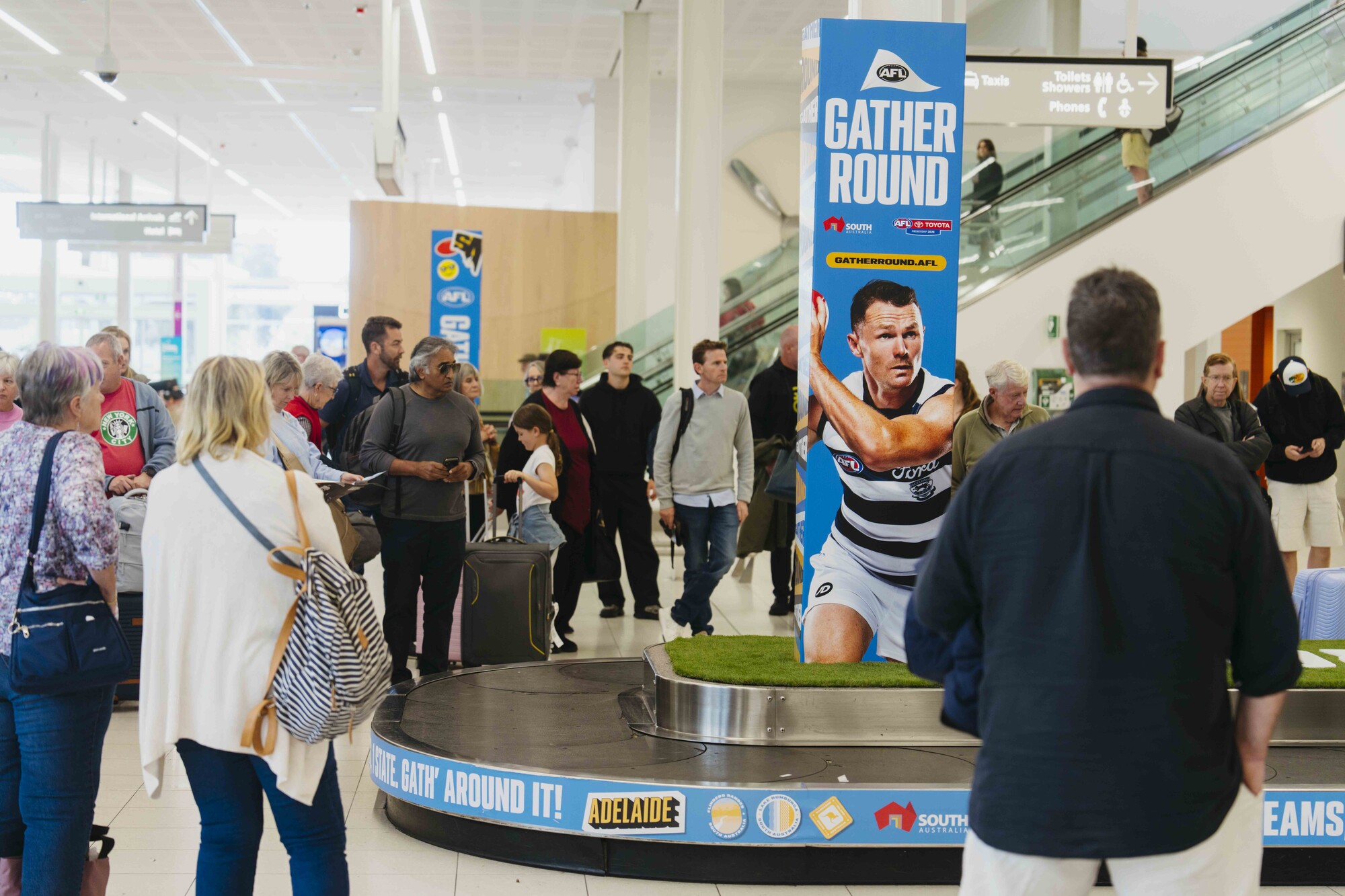 GatherRound26_AirportDressing_LowRes-102.jpg